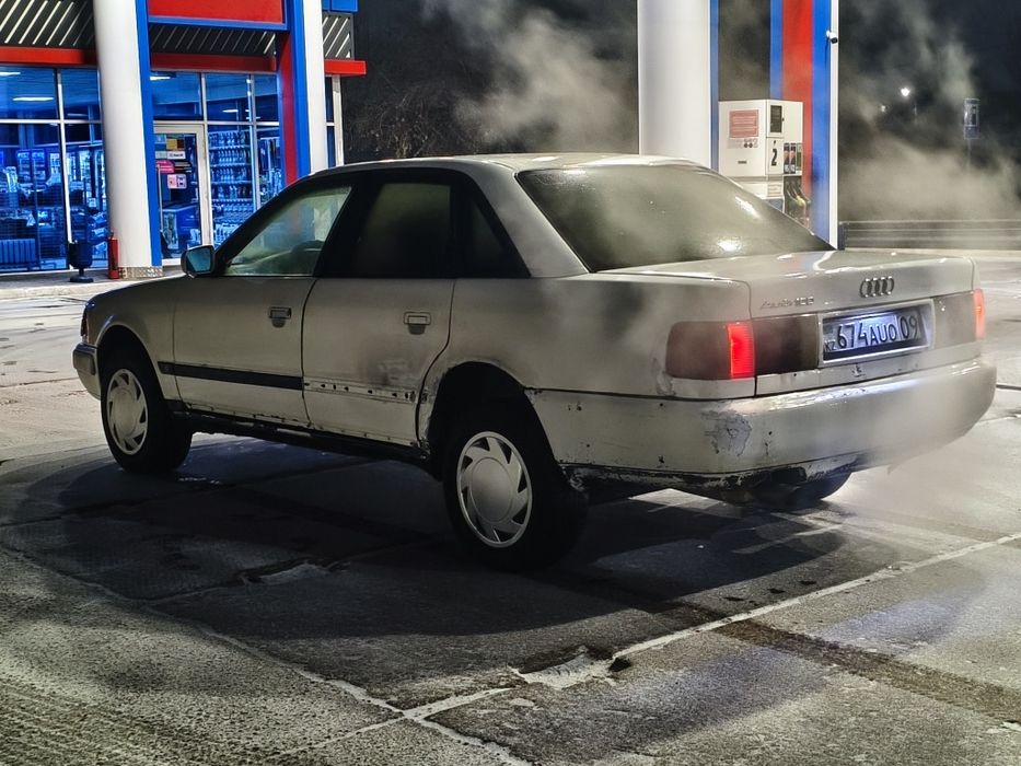 Продаю Ауди 100 с4