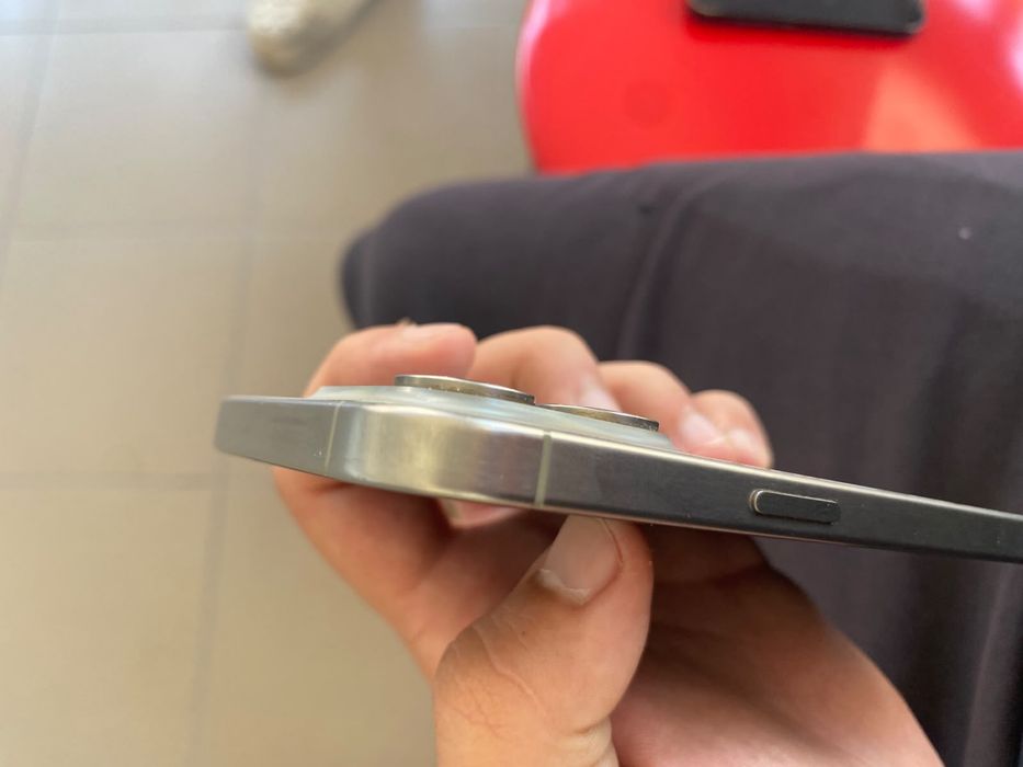 Iphone 15 pro , natural titanium