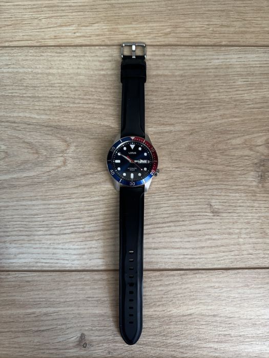 Продам часы Lorus