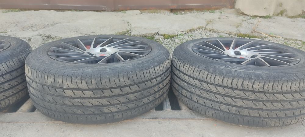 Продаются сака диски с шинами R15