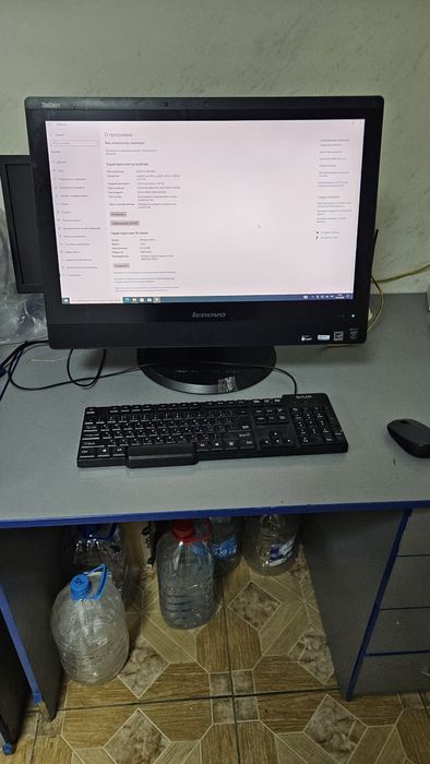 Продам сенсорный моноблок Lenovo ThinkCentre