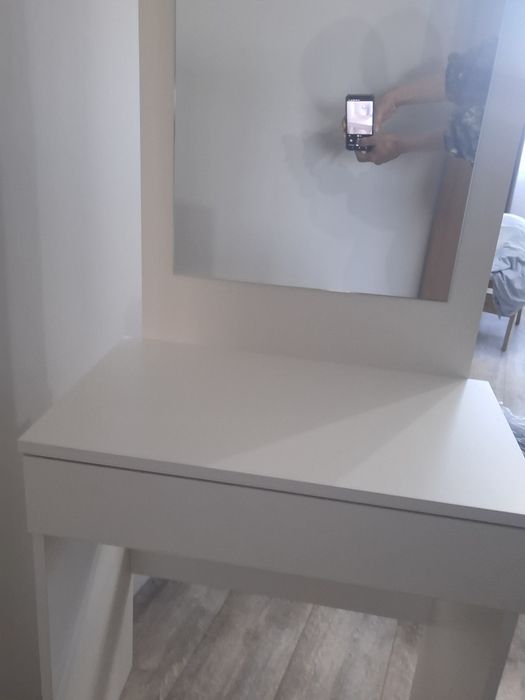 Продам дамский столик