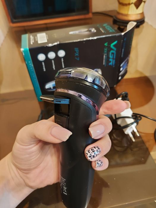 Продам электробритву