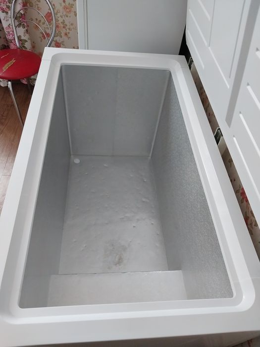 Продам морозильник модель Midea