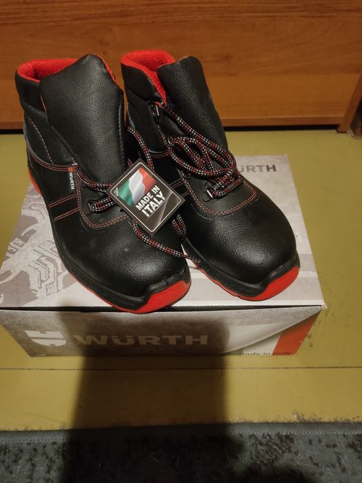 Продавам Обувки чисто Нови цена 50 лева