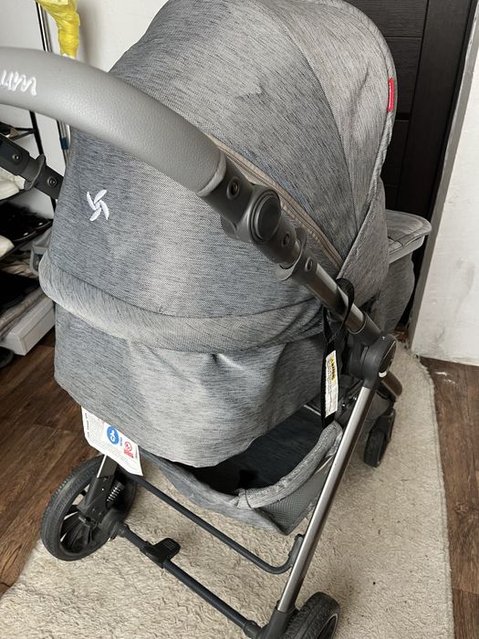 Серая коляска универсальная