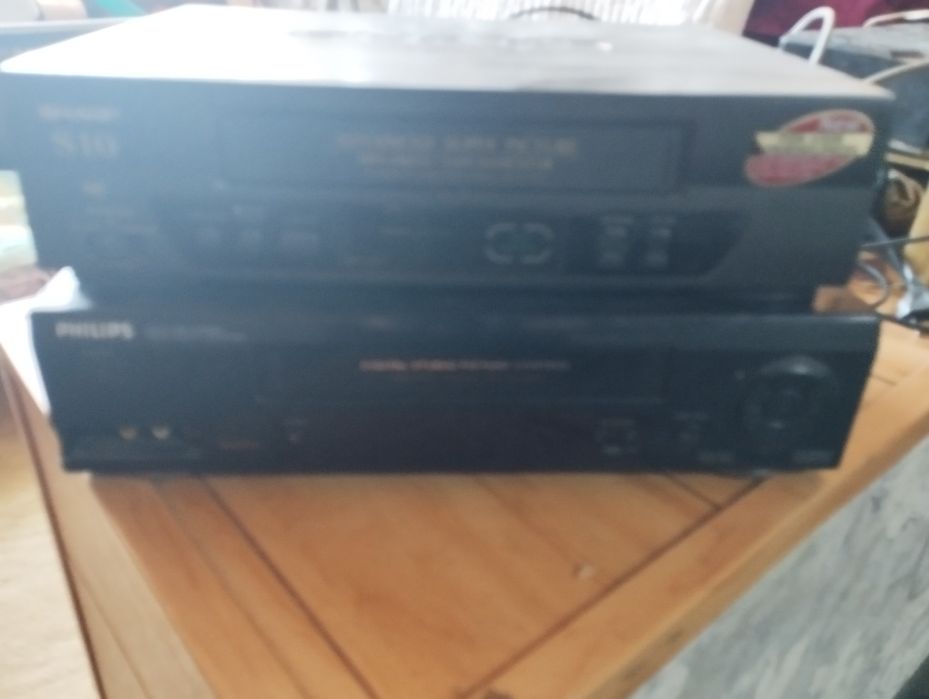 Продам,видео магнитофон и две стабилизатора