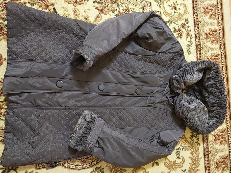 Зимняя куртка в отличном состоянии. Размер 54-56.