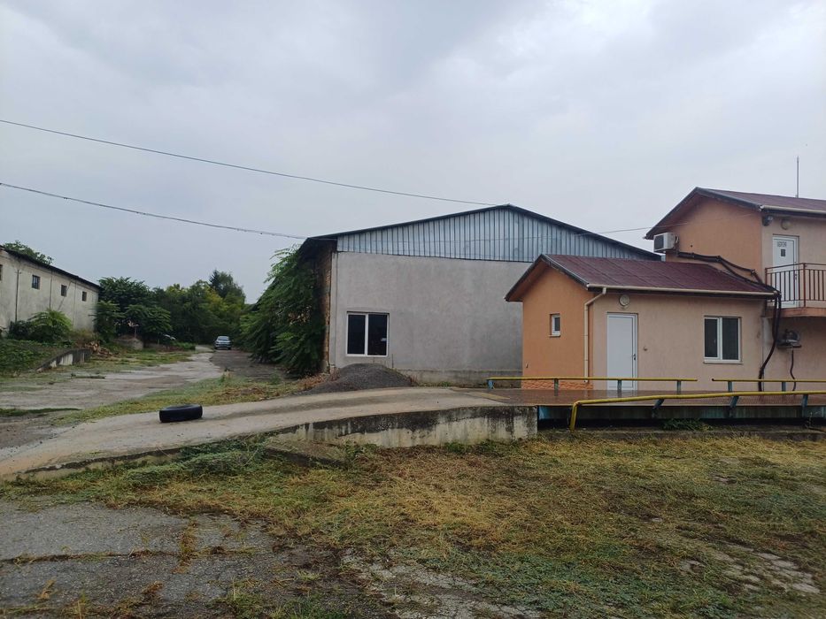 Дава се под наем Склад в Шумен, Боян Българанов 1 - 1300 кв.м за 1530 € - Снимка #1