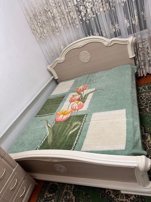 Продается спальный гарнитур