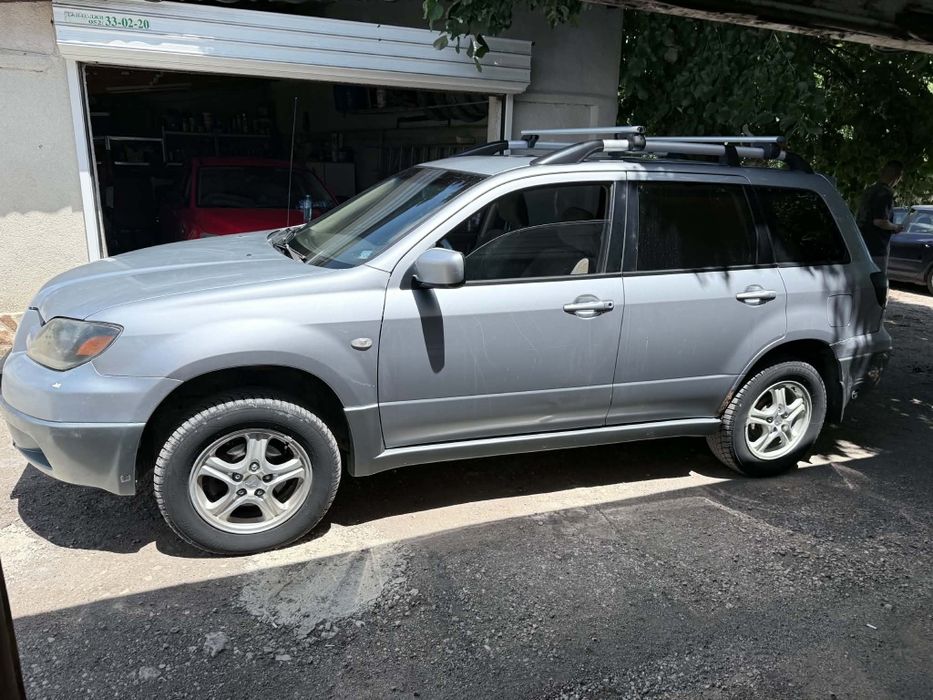 Продавам Mitsubishi Outlander
