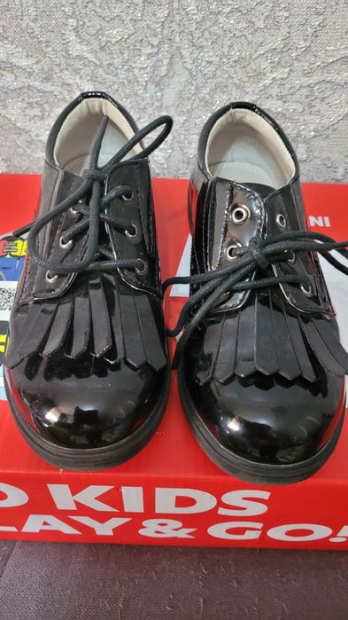 Туфельки для девочки в школу