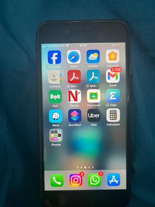 Iphone se generatia 2 zgarieturi doar folie display intact. 64 gb rom