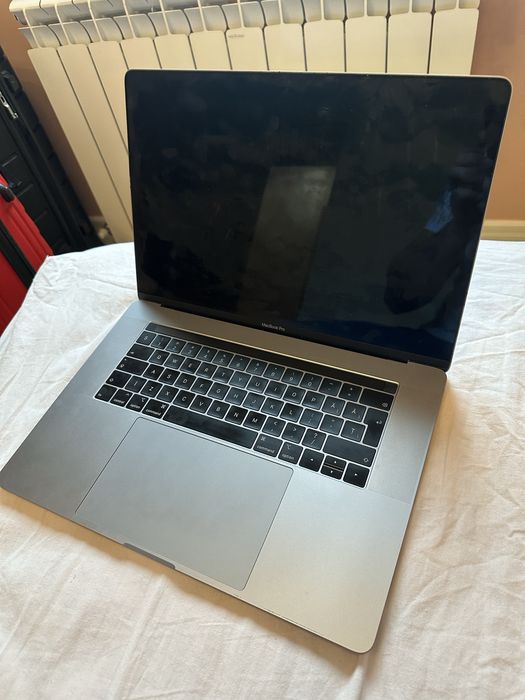 Macbook pro 15 inch 2018 i7