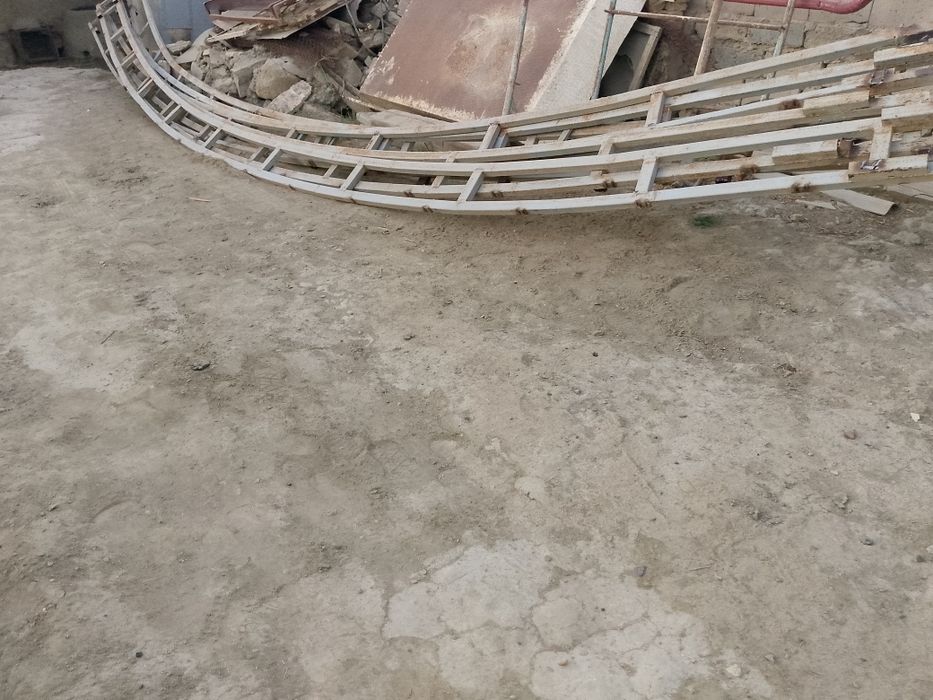 Темир каркасли Фирмалар сотилади. Узунлиги  10 м дан Сони 5 дона.