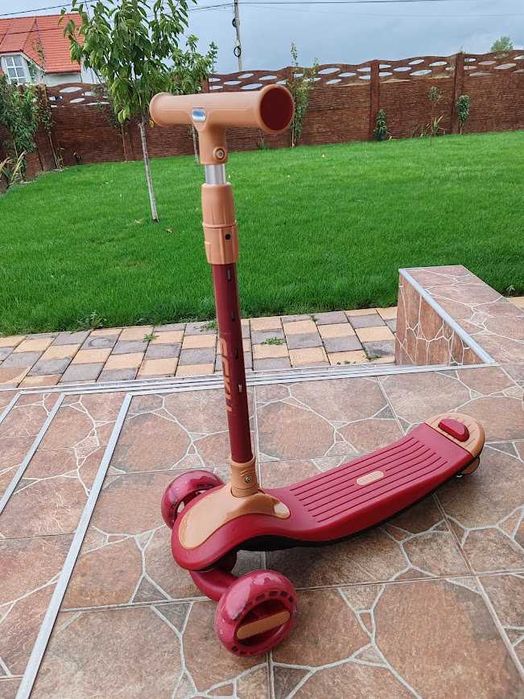 Trotineta premium Scooter 2-10 ani, crem si visiniu