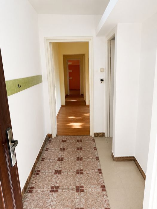 Apartament 3 camere de vânzare – Ostroveni . Zona Hermes, Râmnicu Vâlcea  În spate la Complexul Hermes