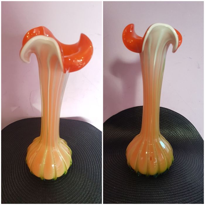 Винтидж ваза от цветно стъкло  тип Мурано