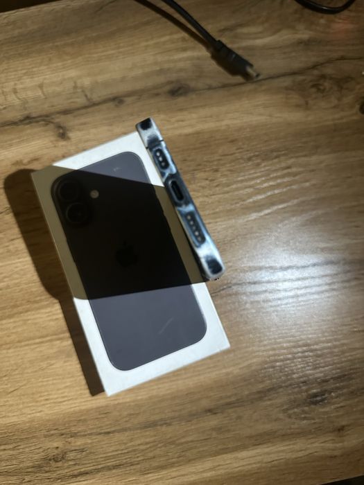 Продам Iphone 16 100Akb брался 18.01