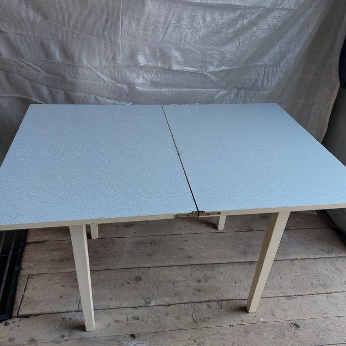 Продам стол кухонный (раскладной)