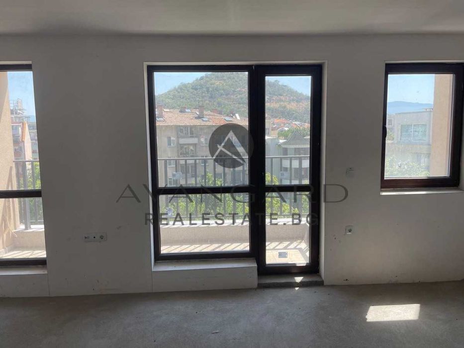 Продава се Тристаен апартамент в Пловдив, Център - 94 кв.м за 2483 €/кв.м - Снимка #1