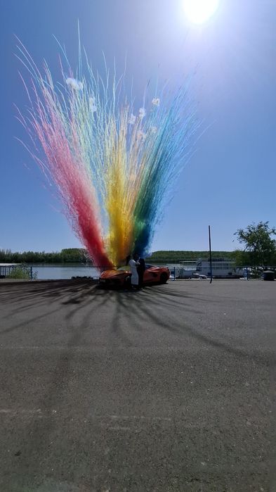 Jocuri de artificii exterioare de seara și zi.