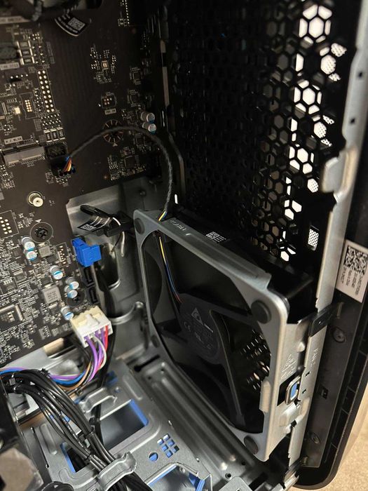 Нов Alienware Aurora R13 i5-12400K/16GB/512GB+1TB/RX 6700XT 12GB