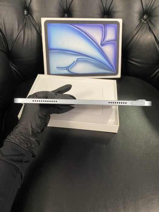 iPad Air 11-Inch / WI-FI / 128 GB / Blue/ Ca nou