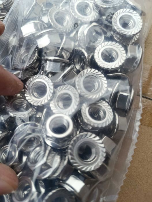 Set surub cap de ciocan inox M8×18 mm + piulita flansa autoblocanta