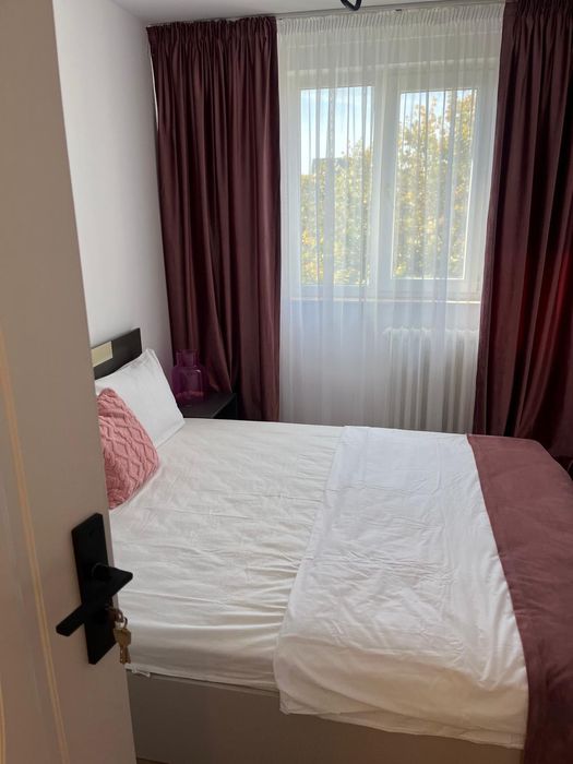 Apartament 3 camere de închiriat zona centrală