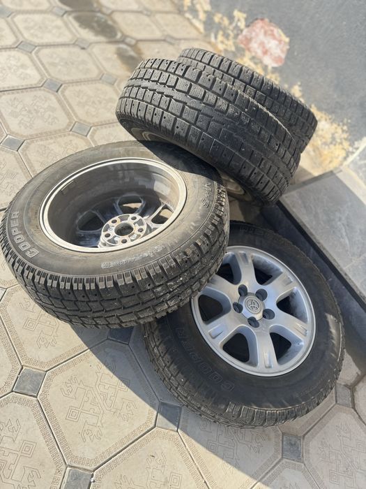Продам комплект шин с диском