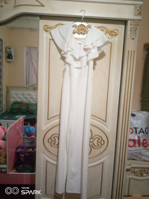 100.000 тысяч суммов платья вечерние и белый комбинезон