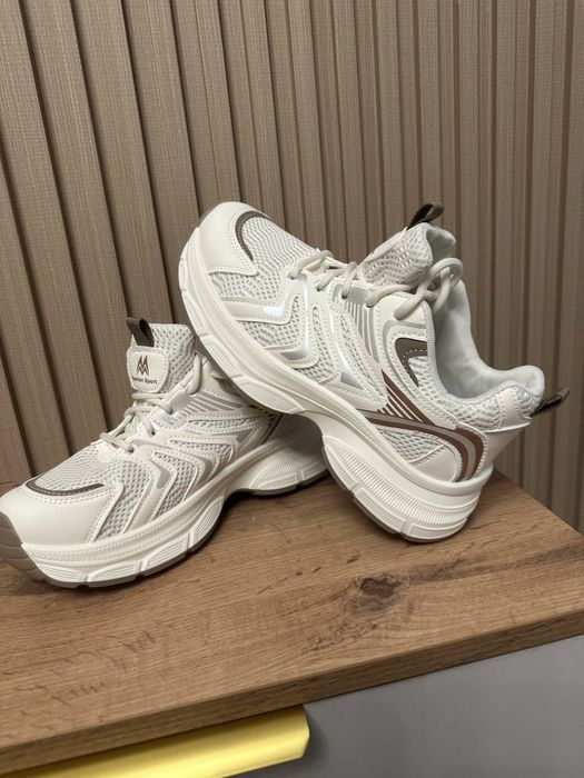 Новые кроссовки