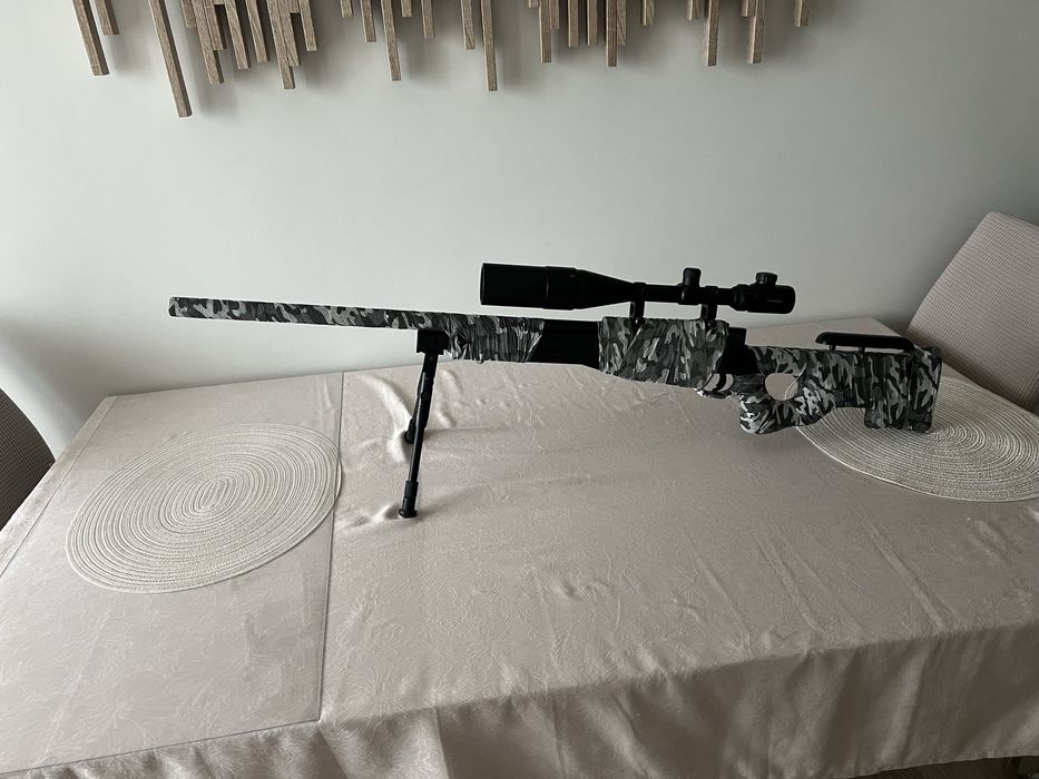 Închiriez sniper airsoft premium + lunetă iluminată + bipod