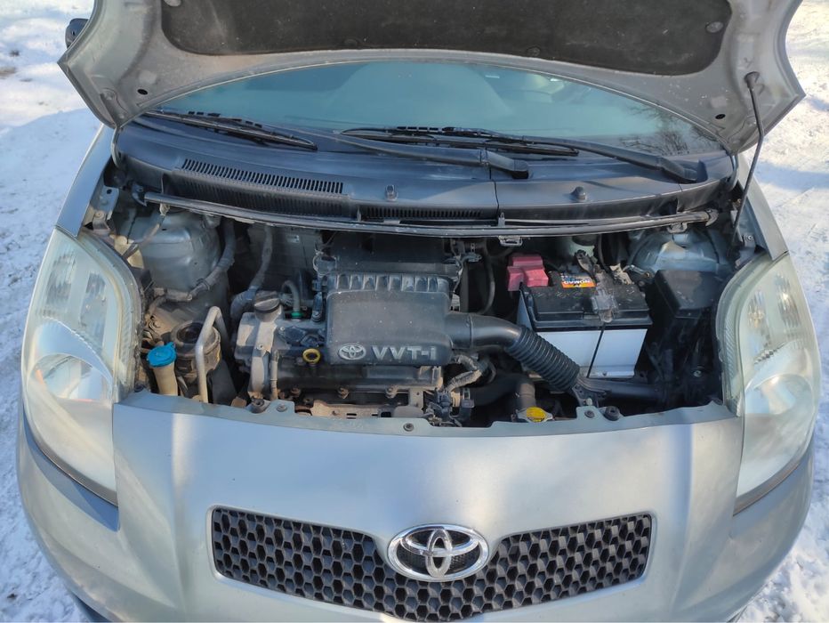 Toyota Yaris.           .