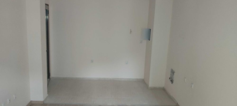 Дава се под наем Едностаен апартамент в Бургас, Меден рудник - зона Б - 42 кв.м за 153 € - Снимка #4