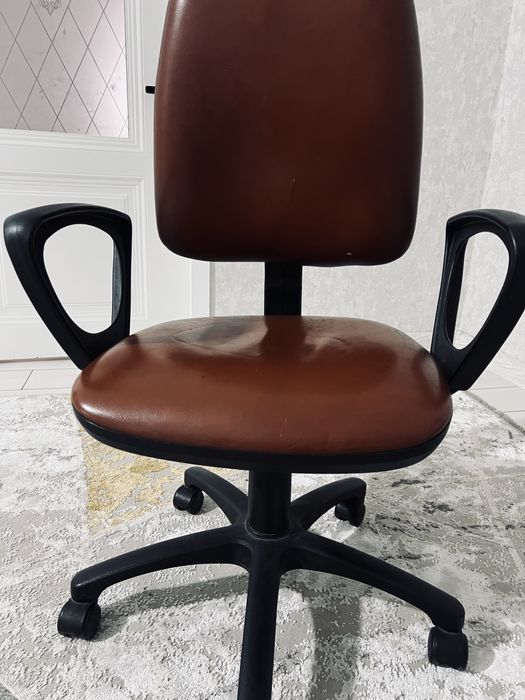 Продаю стул компьютерный