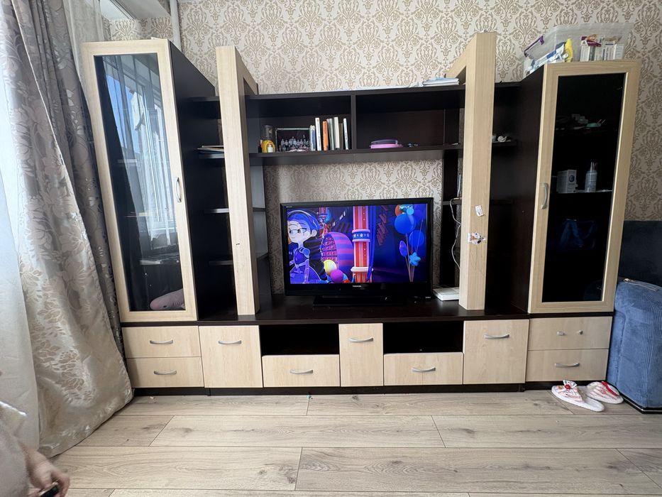 Продам шкаф в зал полка под телевизор