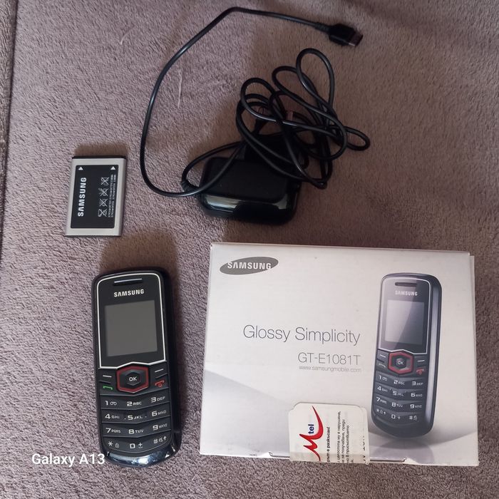 Телефон Samsung GT-E1081T