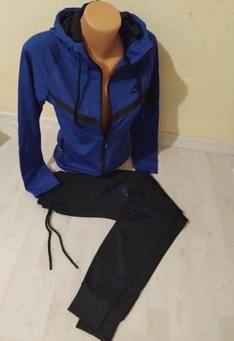 Model nou! Trening dama Nike.