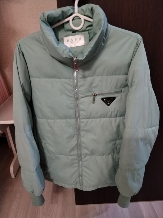 Женская куртка, размер M