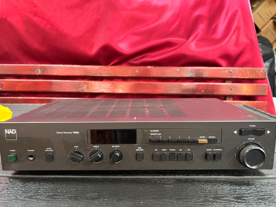 УСИЛВАТЕЛ TEAC A-X400

(Цената е за брой)