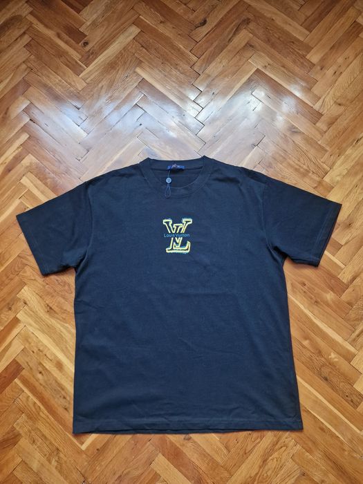 Страхотна мъжка тениска L V  размер 2XL / XL, нова без етикет