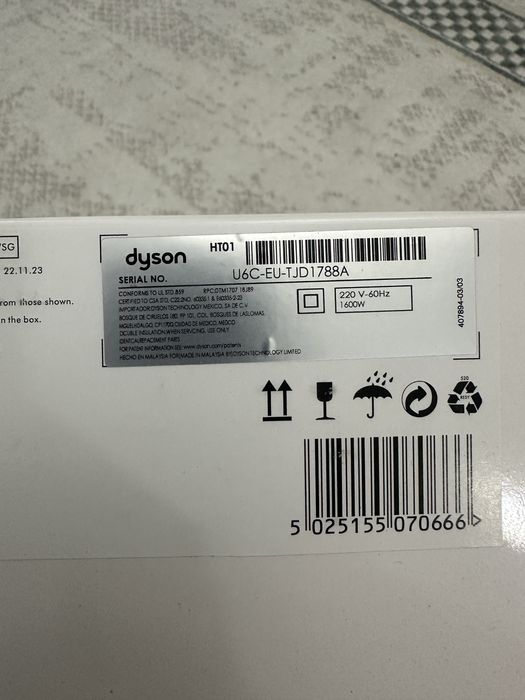 Утюжок-фен от Dyson