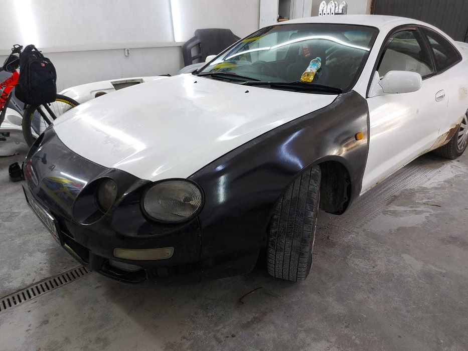Крылья стоковые Toyota Celica