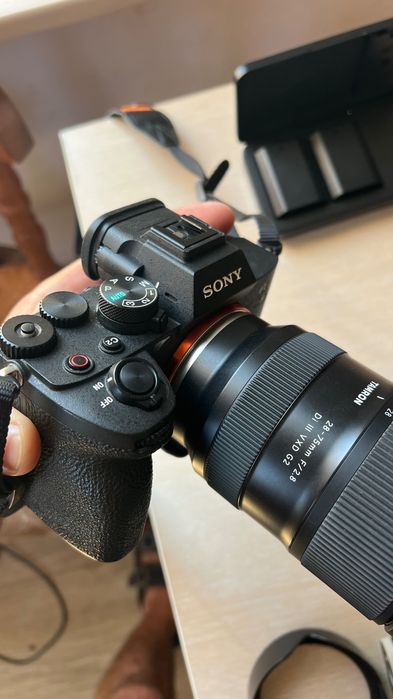 Камера Sony a7iv с Обективи и Гимбал