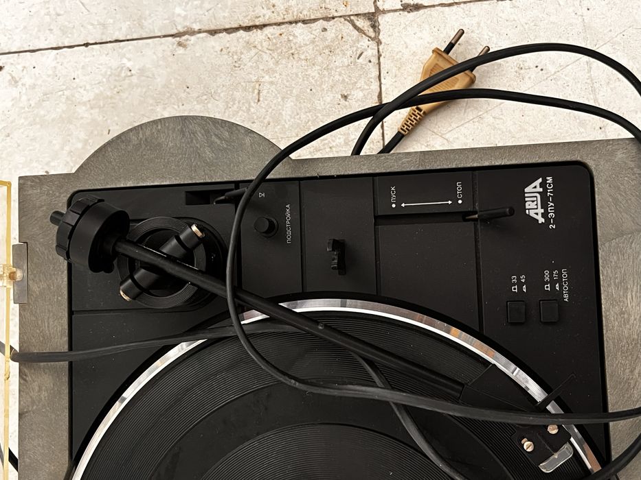 Продам Электрофон Виниловый Проигрыватель Пластинок