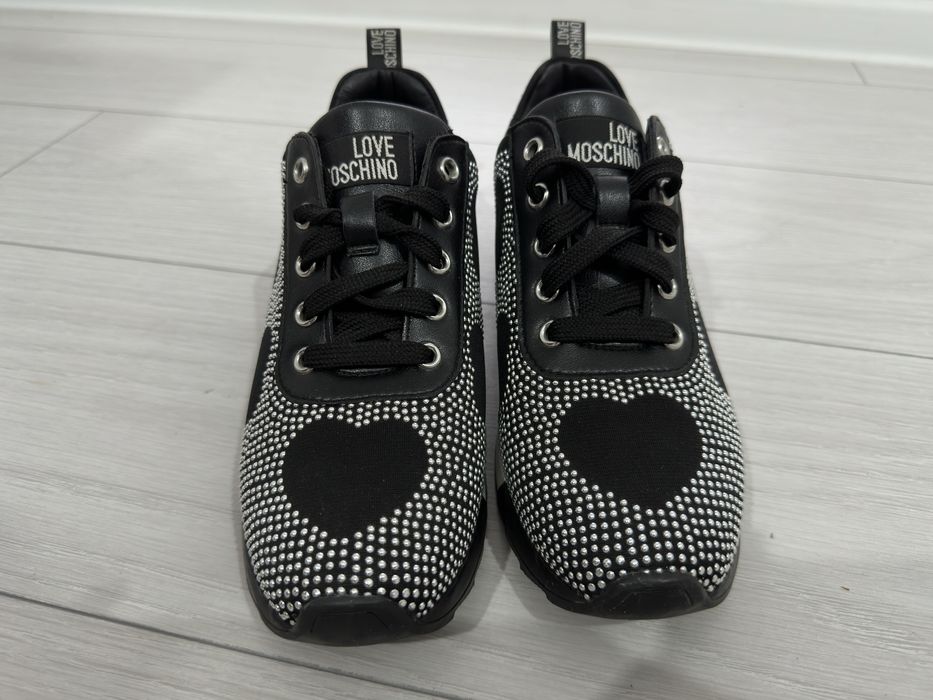 Sneakers Love Moschino