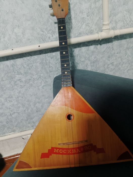 Продам балалайку