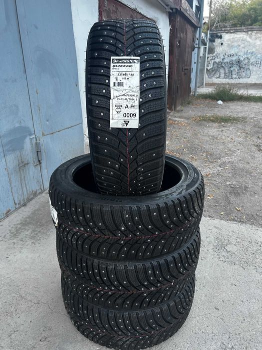 Зимние шины с шипами Bridgestone Blizzak Spike-03